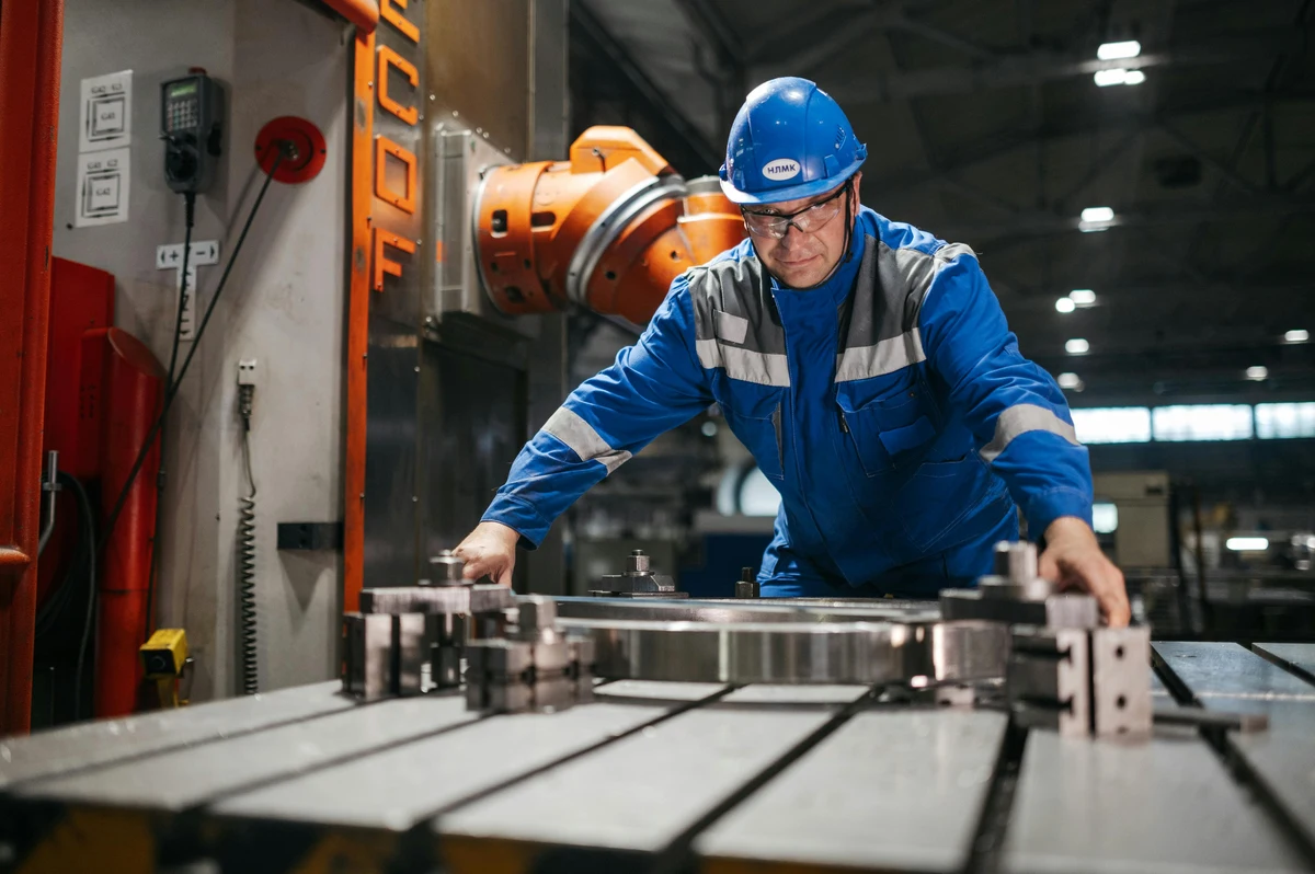 Mechanical QA QC trainees in industrial inspection training