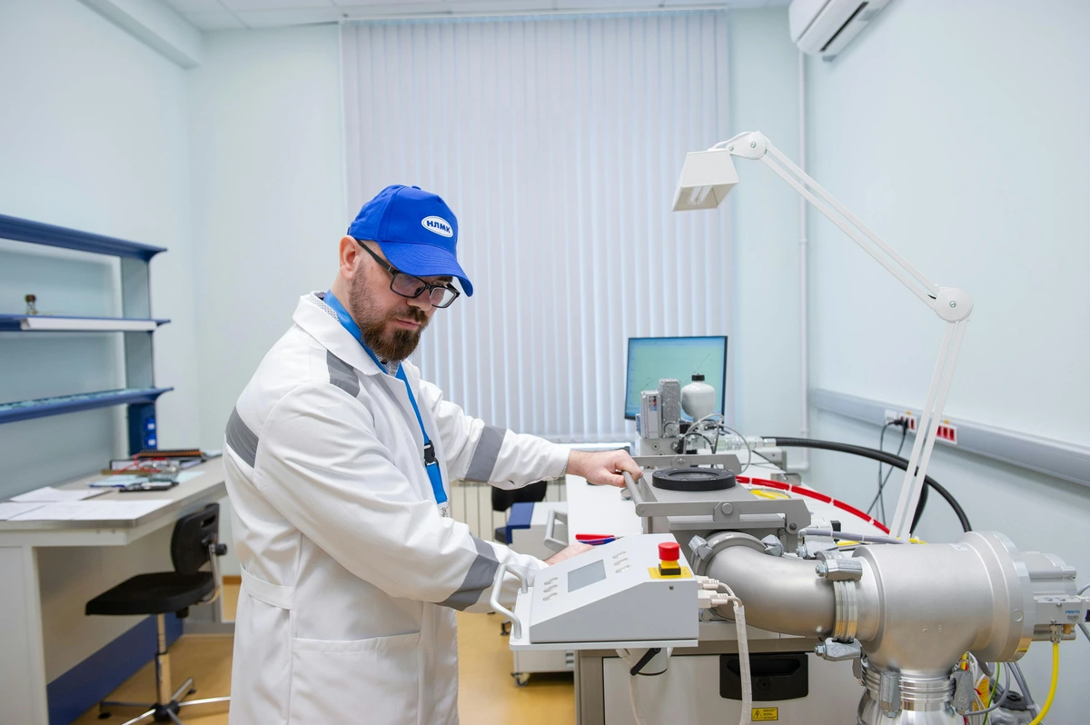 NDT Level II trainees performing testing procedures